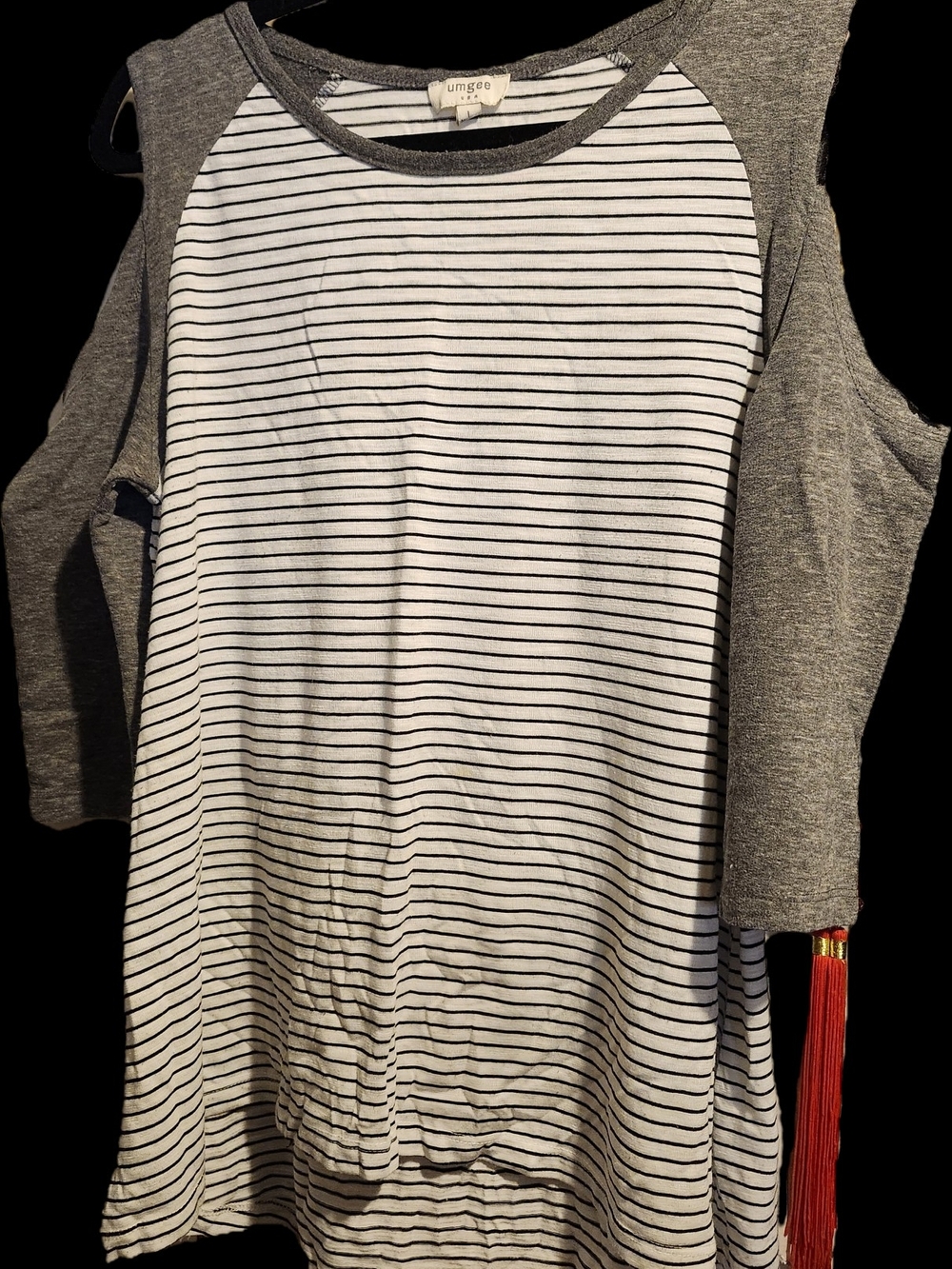 Umgee Women’s Large Cold‑Shoulder Raglan Top — Striped Knit, Contrast Sleeves